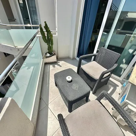 Surfer's View Pool Ac Wifi Deskterrace And Parking