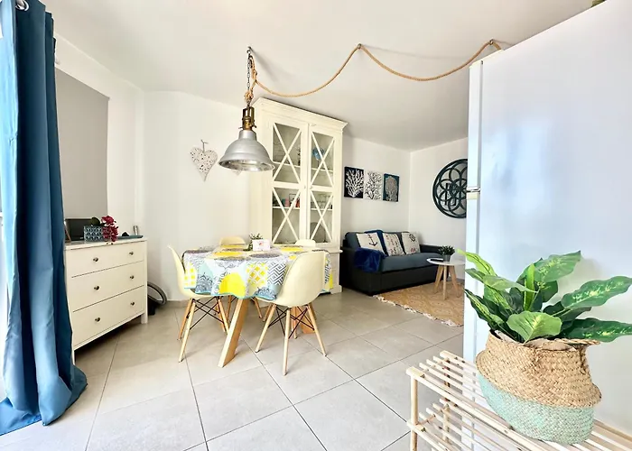 Surfer's View Pool Ac Wifi Deskterrace And Parking Apartament *