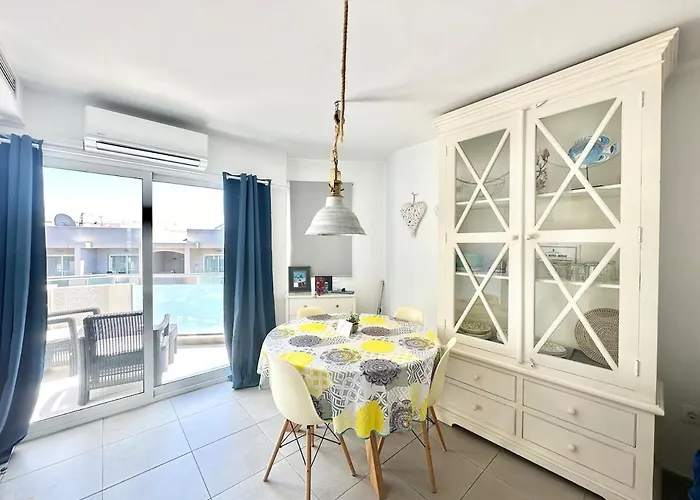 Surfer's View Pool Ac Wifi Deskterrace And Parking Apartament *