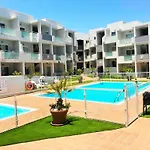 Surfer's View Pool Ac Wifi Deskterrace And Parking Apartamento *