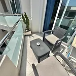 Surfer's View Pool Ac Wifi Deskterrace And Parking